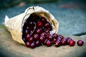 Dark cherries are high in qurecetin